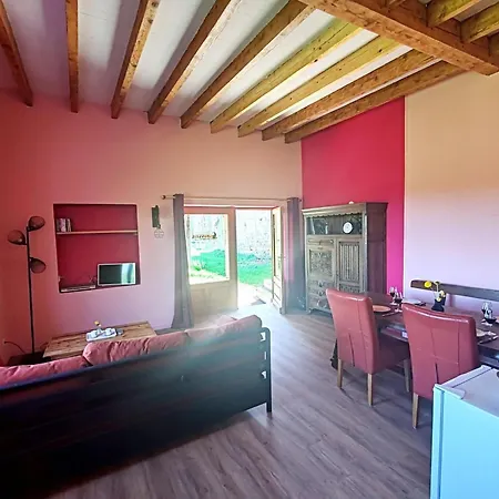 Gite Paisible Avec Piscine Partagee, Cuisine Equipee Et Espace Pour Animaux A - Fr-1-489-514 Сasa de vacaciones