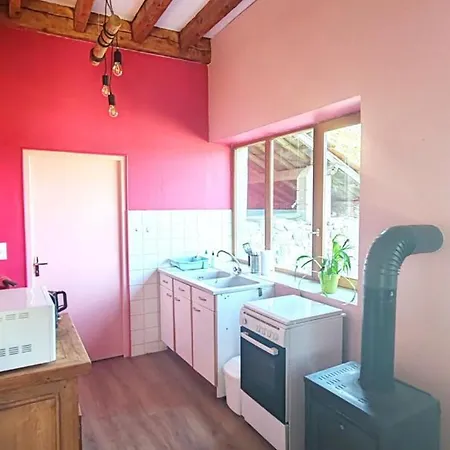 Сasa de vacaciones Gite Paisible Avec Piscine Partagee, Cuisine Equipee Et Espace Pour Animaux A - Fr-1-489-514 Arfeuilles