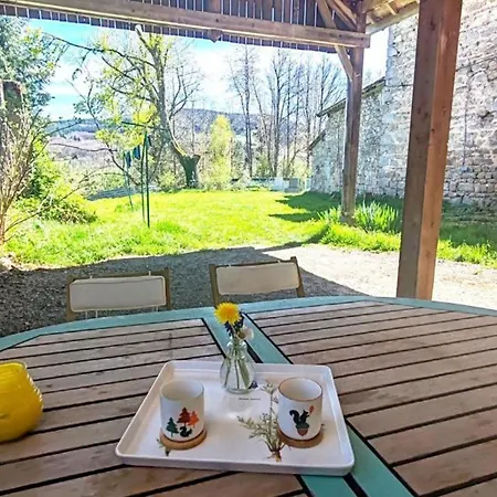 Gite Paisible Avec Piscine Partagee, Cuisine Equipee Et Espace Pour Animaux A - Fr-1-489-514 Arfeuilles